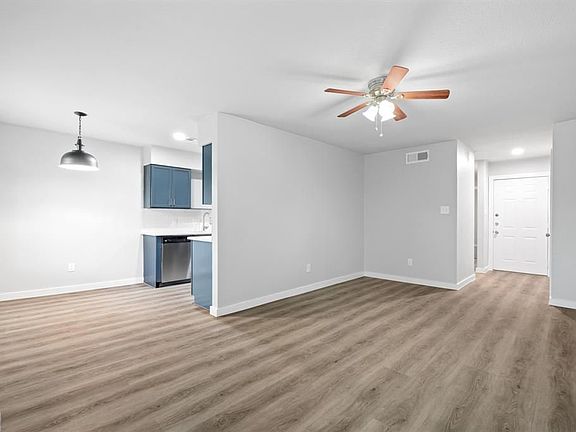 5th image of 2400 Burleson Ct #B