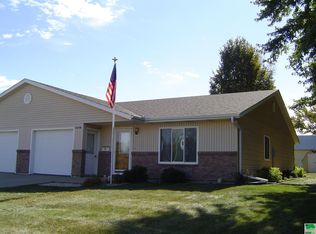 137 Pleasant View Dr #B, Ireton, IA 51027