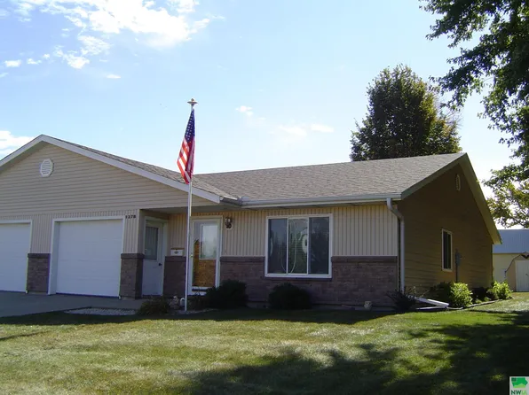 137 Pleasant View Dr #B, Ireton, IA 51027