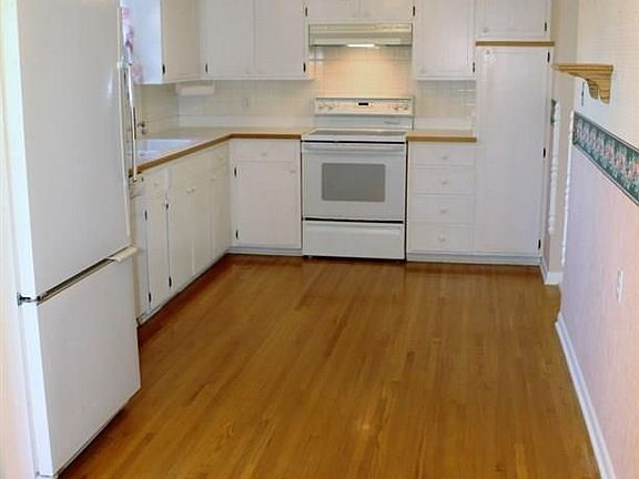 2nd image of 8702 S Glenview Dr