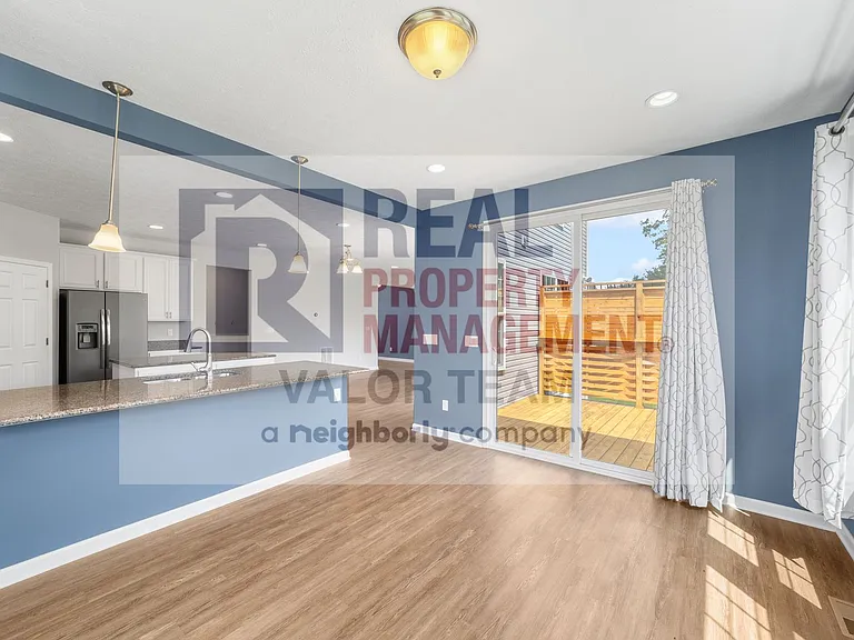 10275 Maryland St — Photo 13