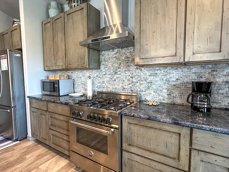 4037 Summit Dr — Photo 38
