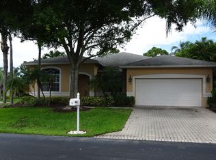 72 Lake Eden Dr, Boynton Beach, FL 33435