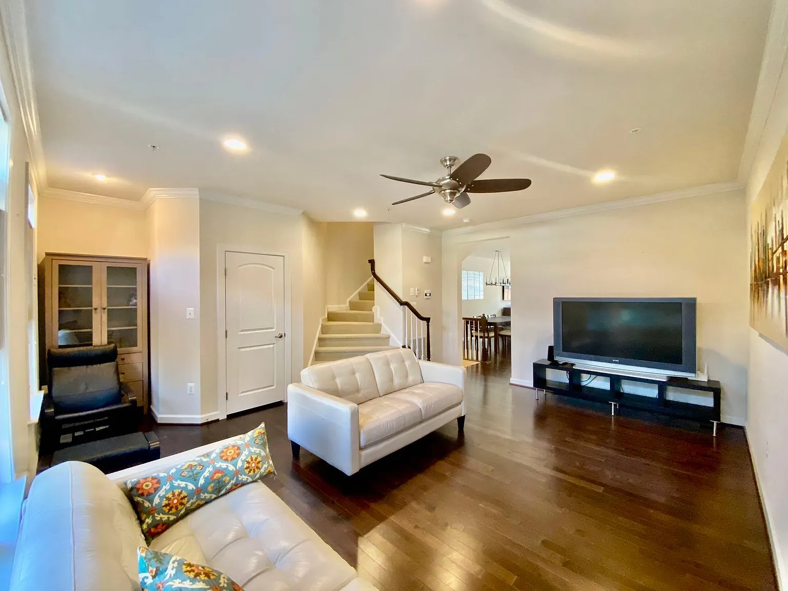 4 bed, 3.5 bath, 2200 sqft, $3,400 — Photo 3