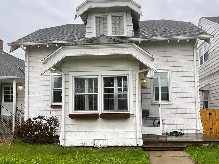 3504 S Clement Ave — Photo 1