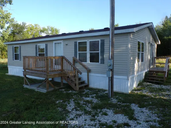 21301 V Dr N, Olivet, MI 49076