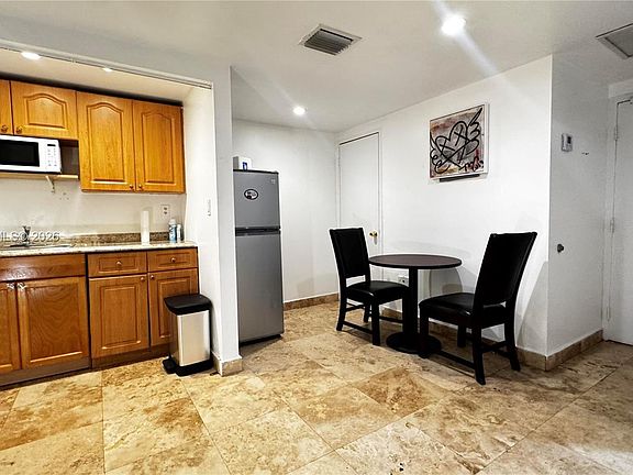 4th image of 999 Brickell Bay Dr APT 303
