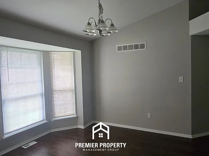 3 bed, 2.0 bath, 1632 sqft, $1,950 — Photo 2