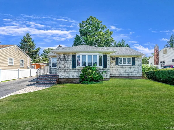 720 Highview Avenue, Westbury, NY 11590