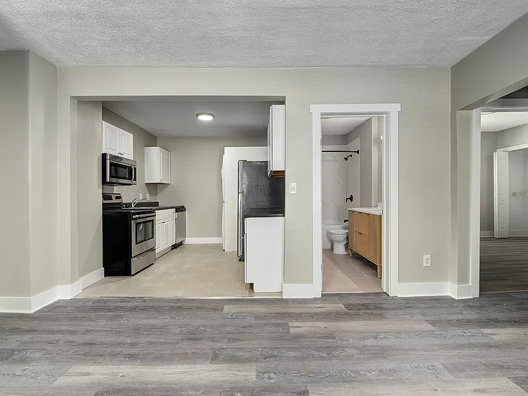 2485 W 7th St #4 — Photo 3