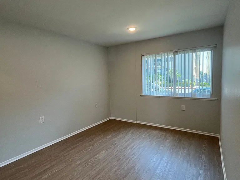 5405 Lindley Avenue — Photo 45