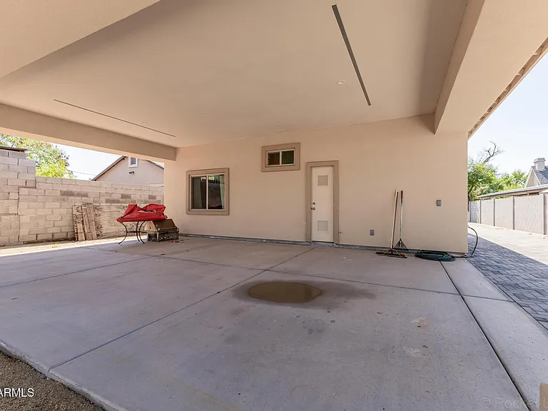 1908 E Harvard St — Photo 14