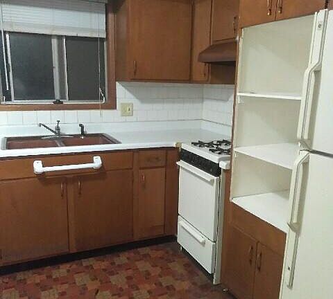 3rd image of 117 S Sterling Ave APT B