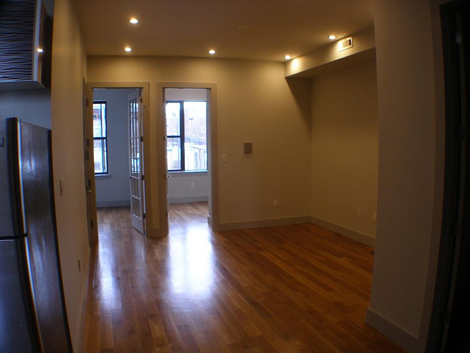 2nd image of 192 Throop Ave