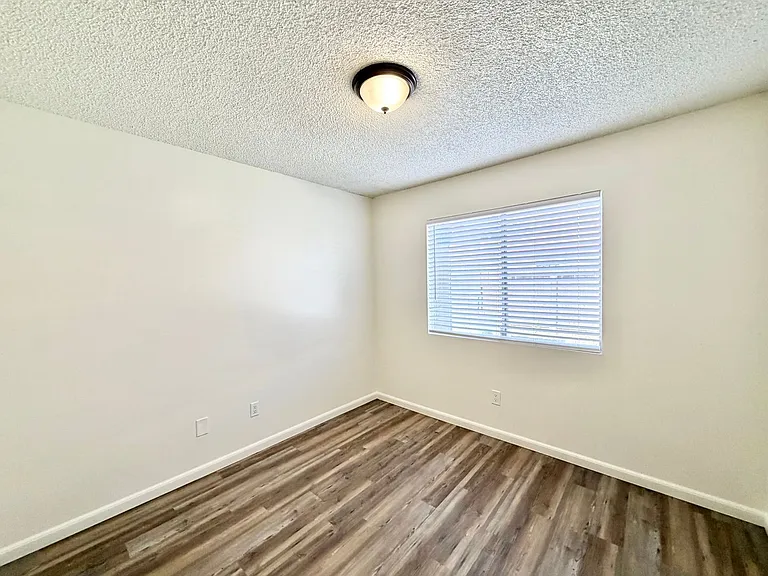 24690 Rugby Ln — Photo 19