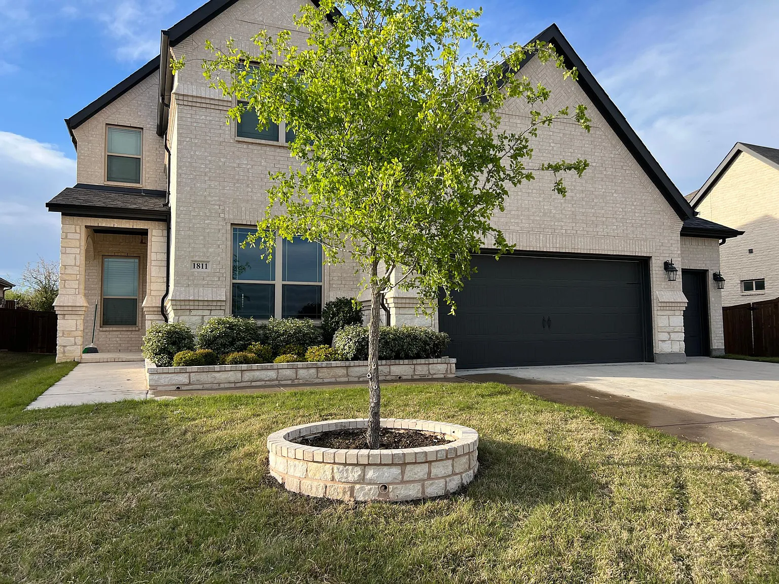 4 bed, 3313 sqft, $4,800 — Photo 2
