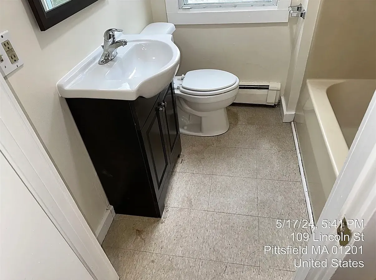 109 Lincoln St — Photo 3