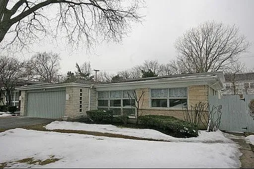 237 Sunset Dr — Photo 1