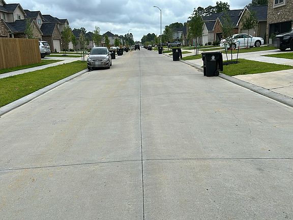 4th image of 322 Emerald Thicket Ln