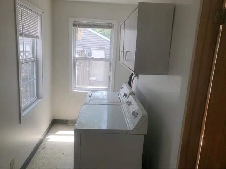 327 Pennsylvania Ave — Photo 2