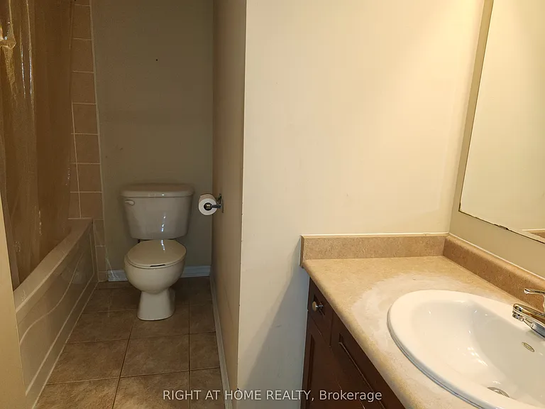 786 Bolingbroke Dr — Photo 17