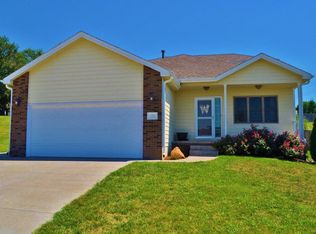730 Autumn Pkwy, Hickman, NE 68372