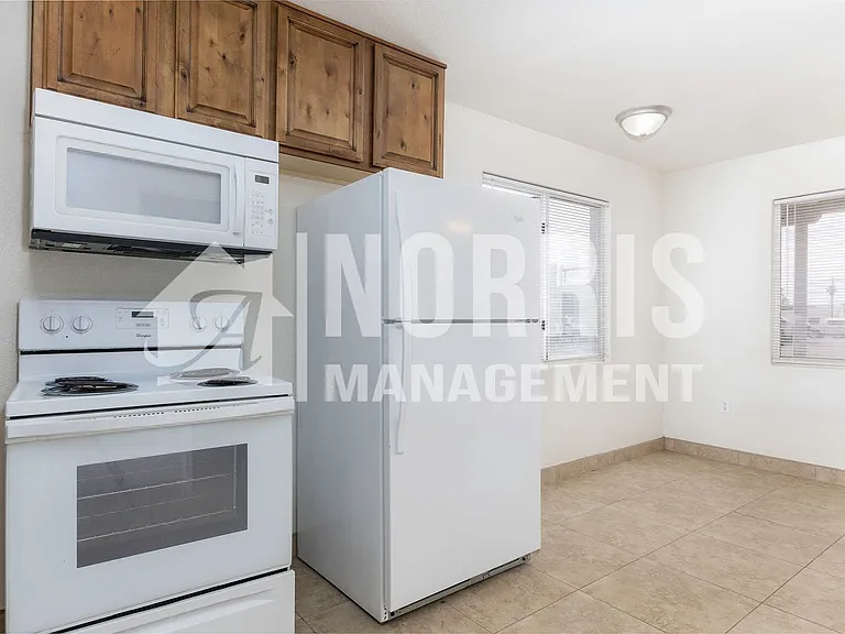 710 N Olive Ave — Photo 24