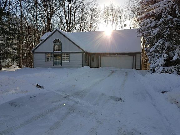3rd image of 3255 Pineview Dr