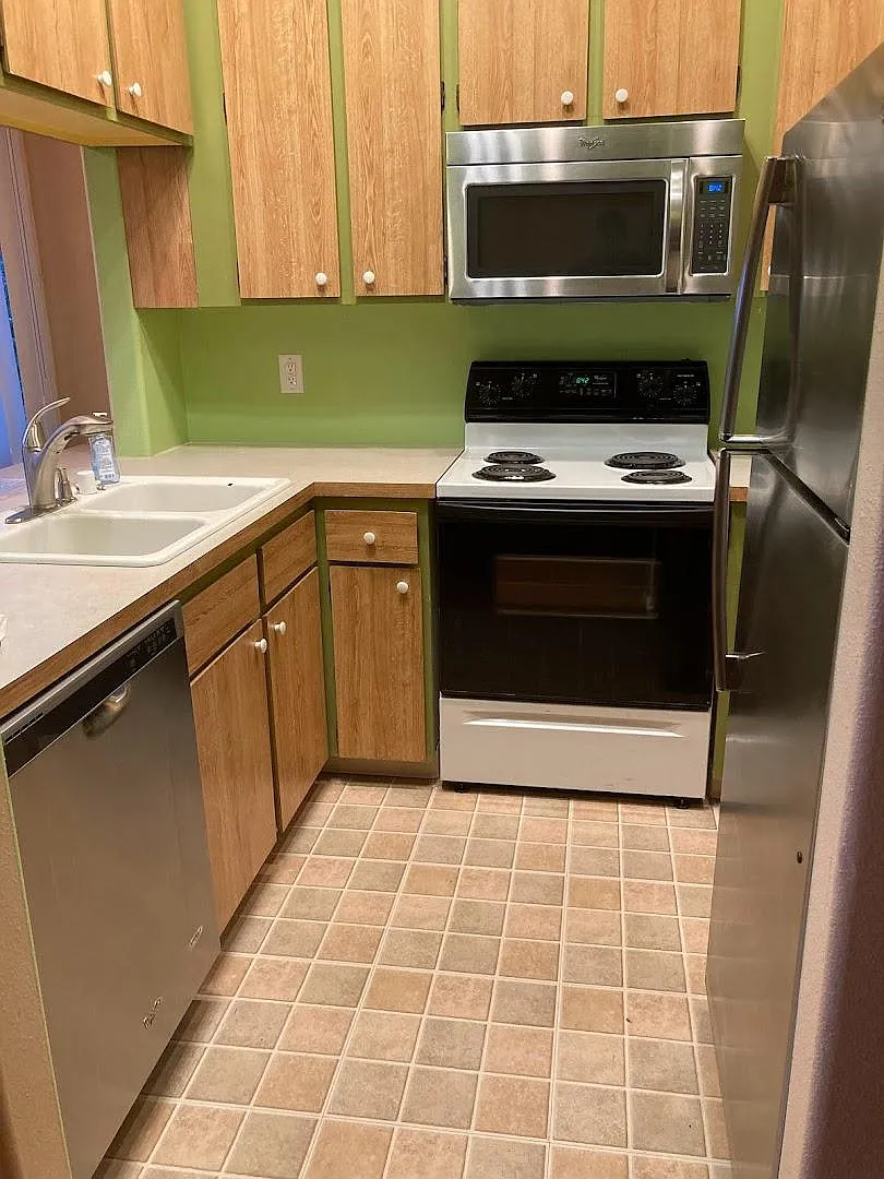 2 bed, 830 sqft, $1,400 — Photo 2