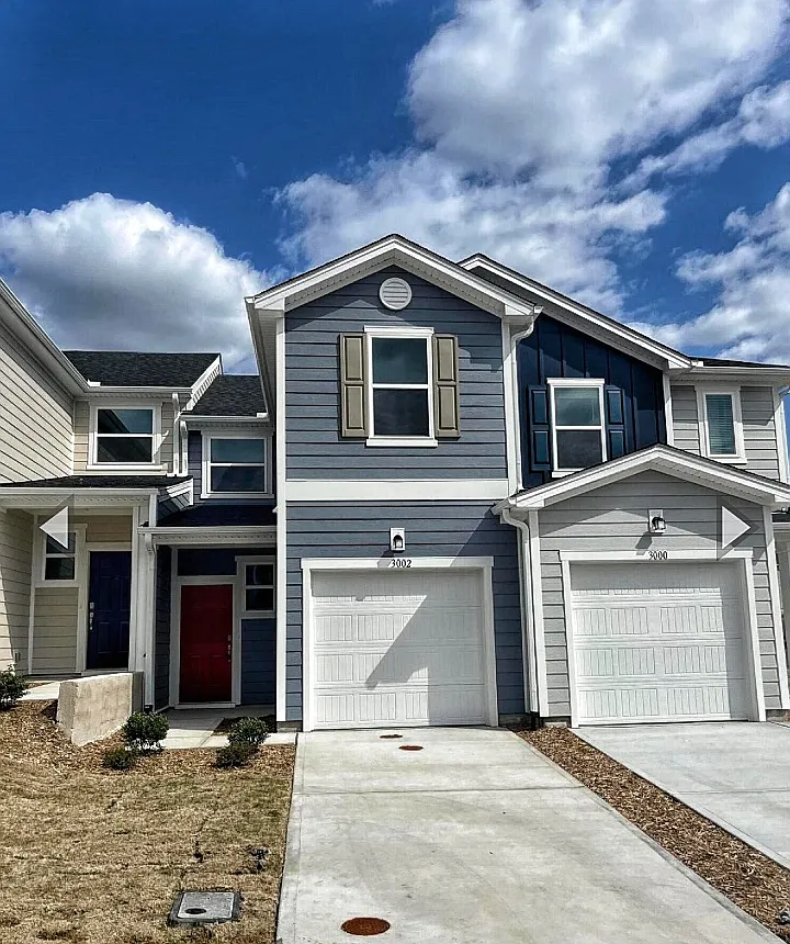 3 bed, 2.5 bath, 1359 sqft, $1,700 — Photo 3