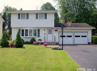 6140 Ridgecrest Dr, North Syracuse, NY 13212