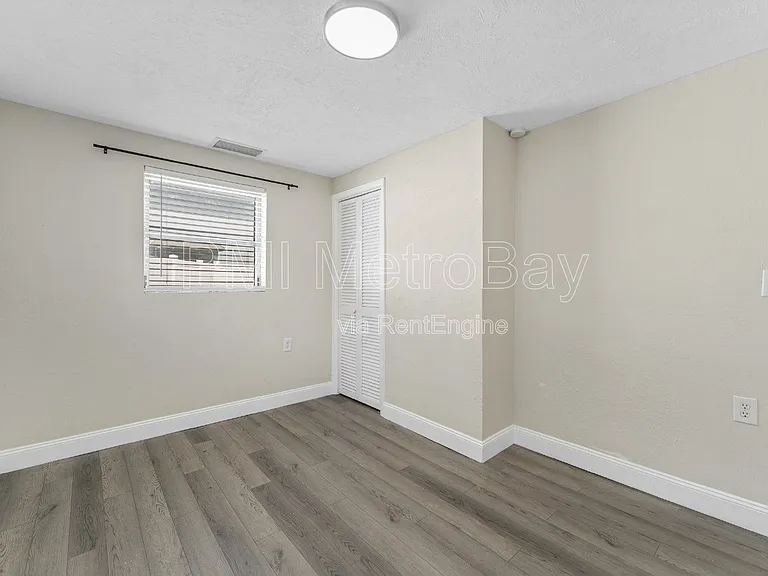 6121 N Falkenburg Rd — Photo 33