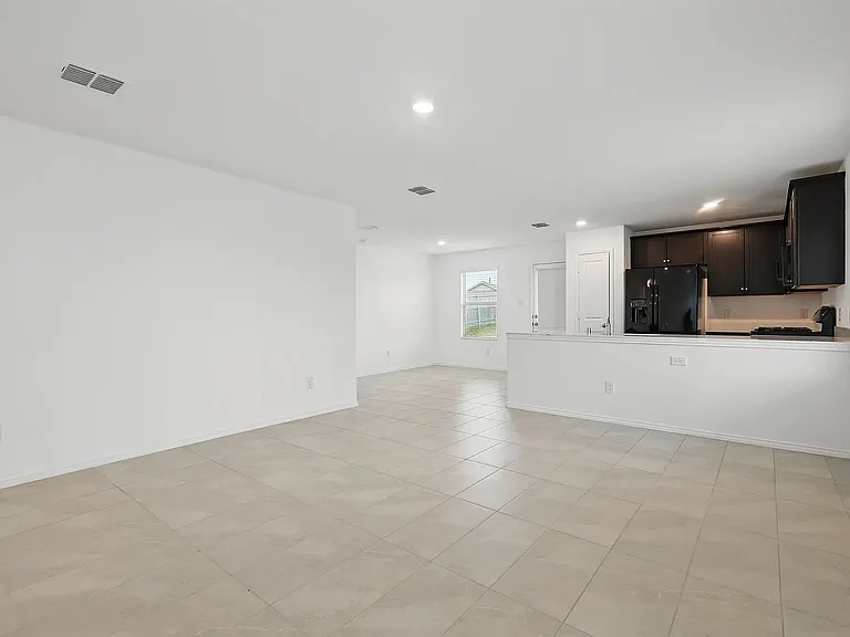 8400 High Robin Ave — Photo 5