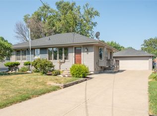 4124 68th St, Urbandale, IA 50322