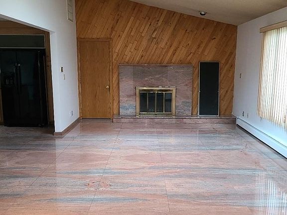3rd image of 131 Lexington Ave