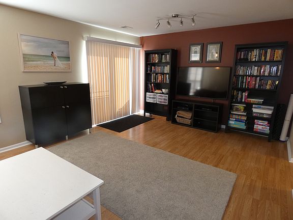 4th image of 233 Ashbury Ln W #233