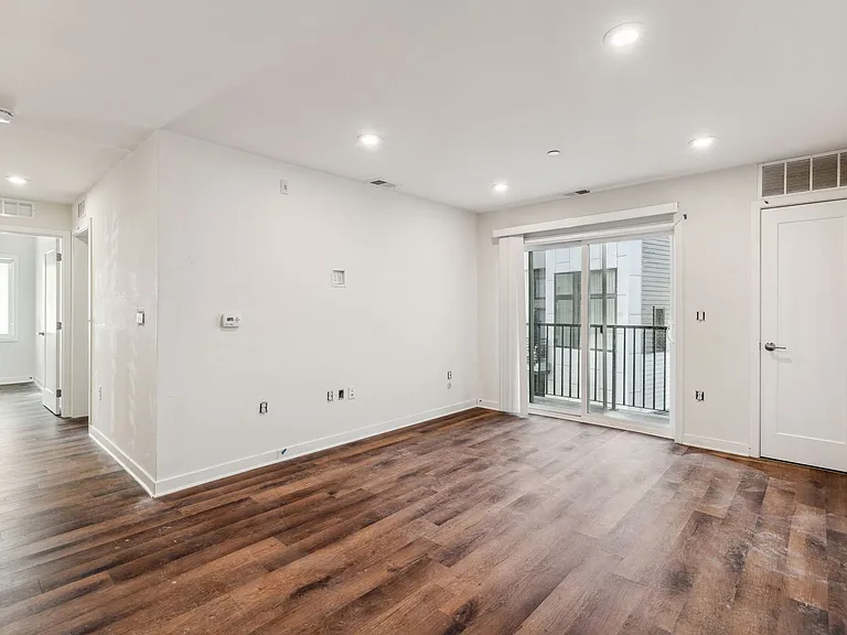 Graduate Pointe — Photo 155