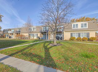 1111 Pleasant Run Dr APT 911, Wheeling, IL 60090