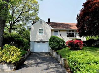 217 9th St, Cresskill, NJ 07626