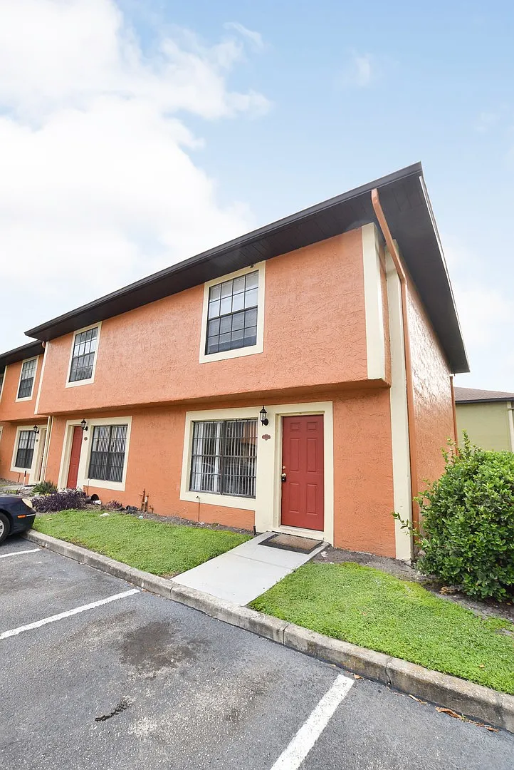 Amazing 3 Bed 2.5 Bath Unit For Rent in Winter Park, FL! — Photo 1