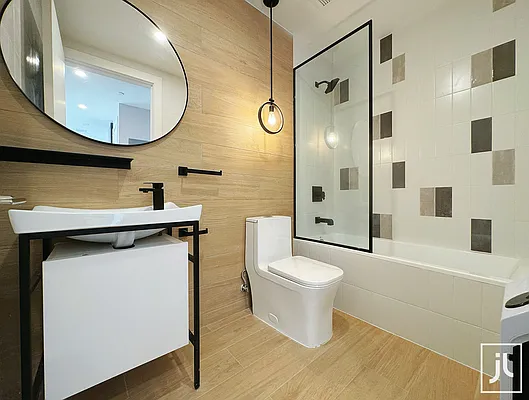 Rented by E Realty International Corp | media 10