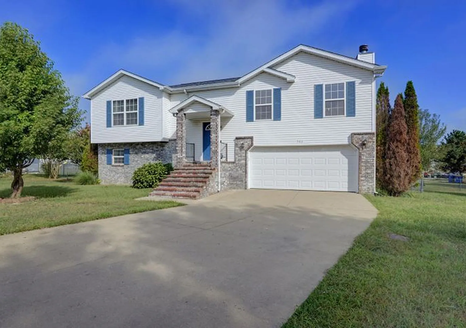 4 bedroom..3 bath split level home for rent in clever mo. — Photo 1
