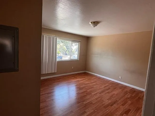 216 Bancroft Ave — Photo 11