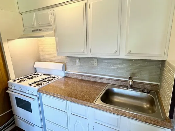 2301 Roosevelt Dr APT 4, Anchorage, AK 99517