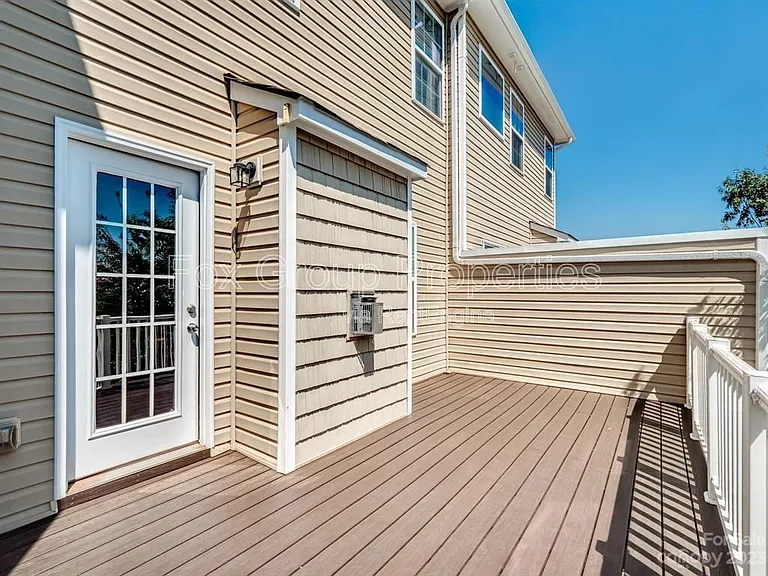 19036 Lake Breeze Dr — Photo 21