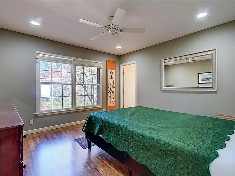 1910 Cullen Ave — Photo 14