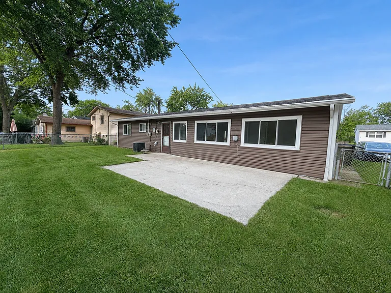 6847 Hawthorne Ln — Photo 22