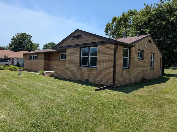 218 17th St E, Milan, IL 61264