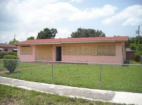 1st image of 611 W 64th Dr
