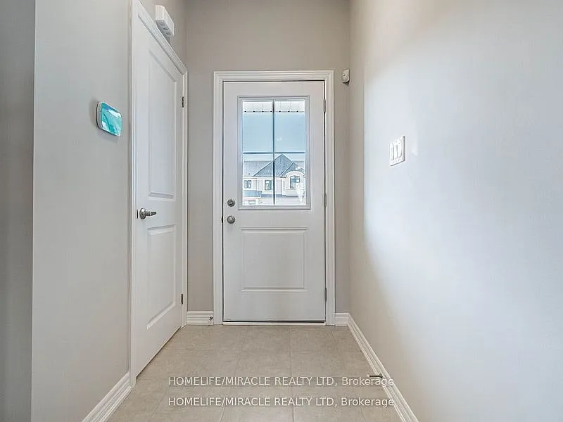 3 bed, $2,995 — Photo 3